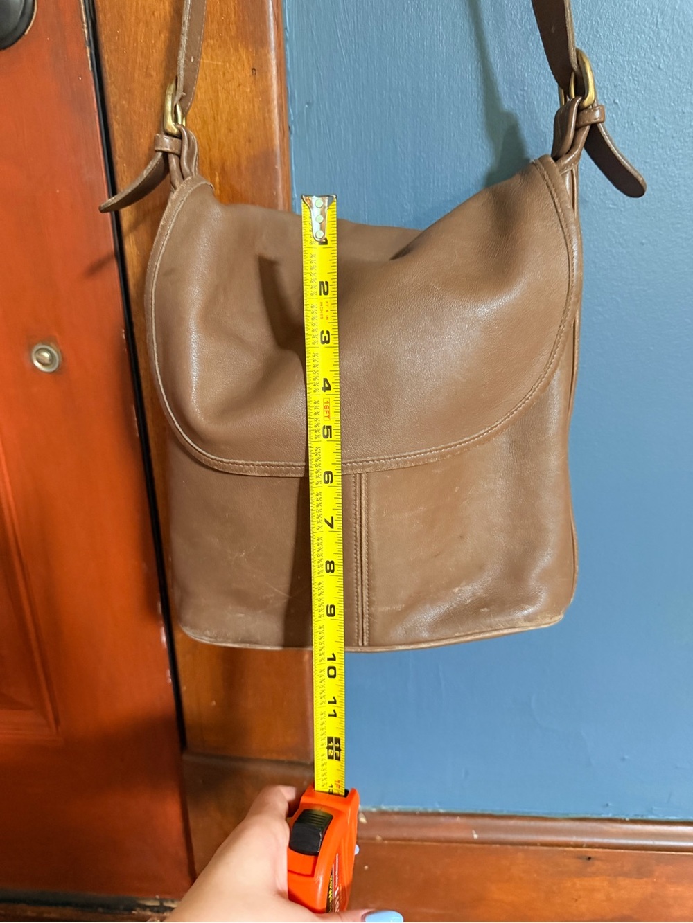 Vintage Coach Crossbody Bag – Taupe Leather, Brass Hardware - Picture 4 of 7